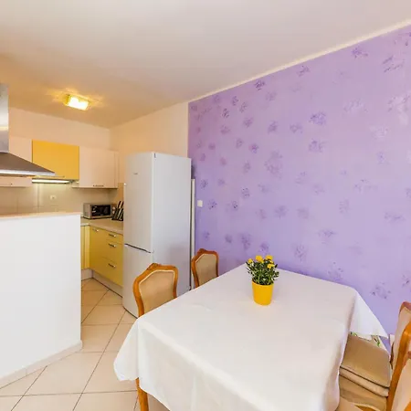 Lovely In Okrug Gornji Apartment Trogir
