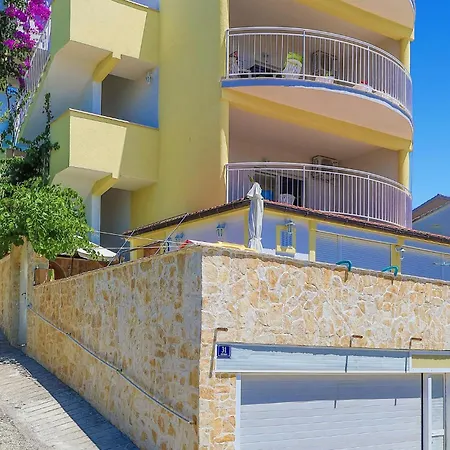 Apartment Lovely In Okrug Gornji *