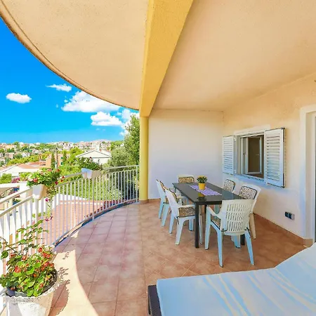 Lovely In Okrug Gornji Apartment Trogir